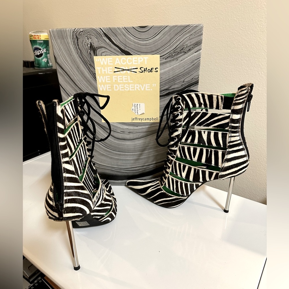 Jeffery Campbell dominion pointed shoe NWB